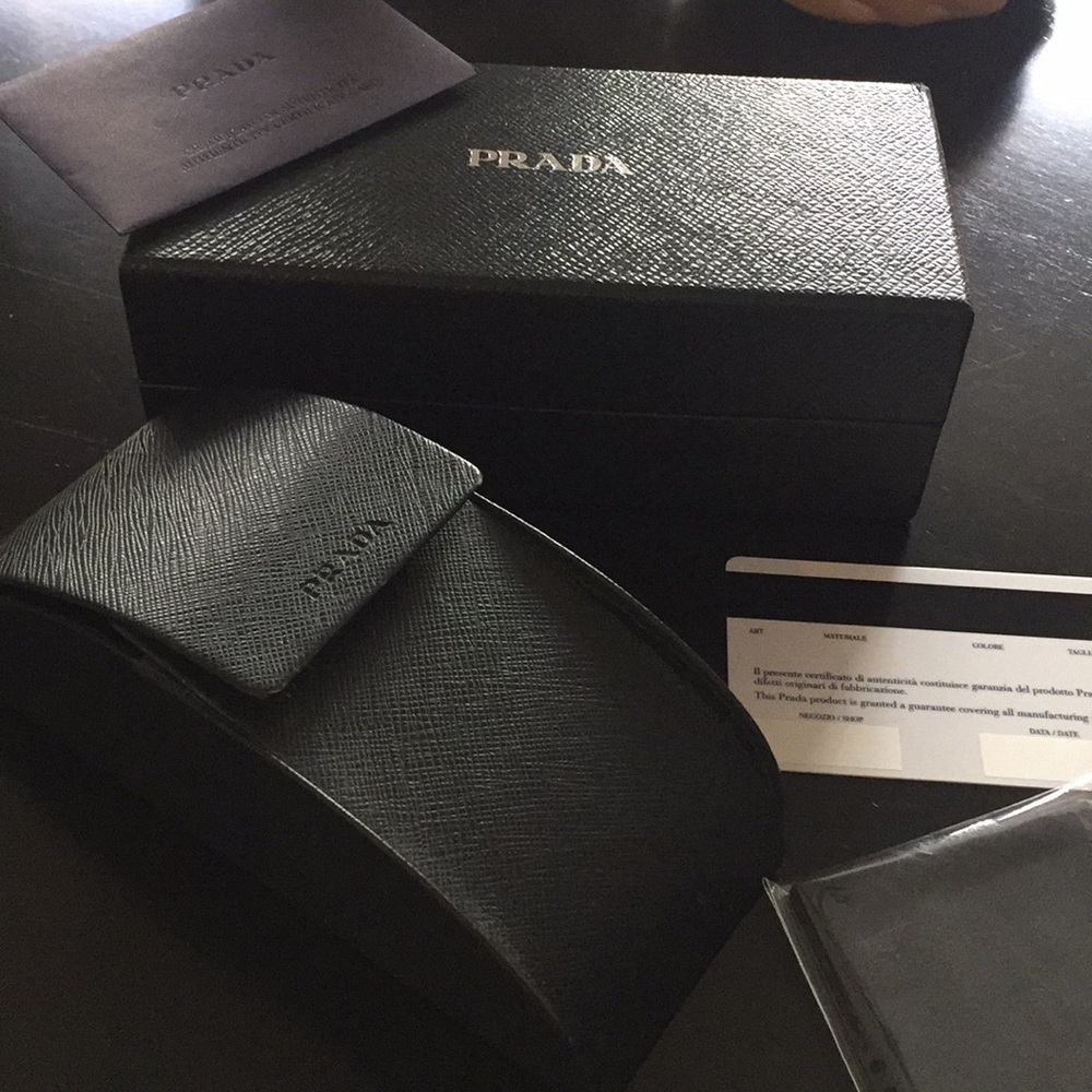 Prada sunglasses - Picture 2 of 6